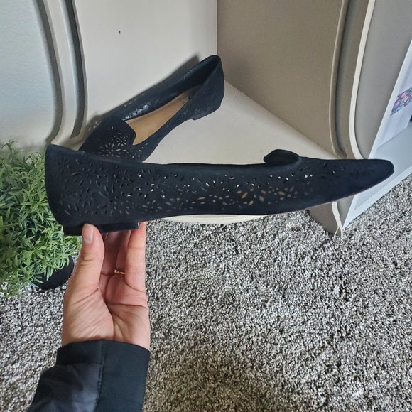 *HP* Vince Camuto Black Suede Cut-Out Flats - Picture 4 of 7